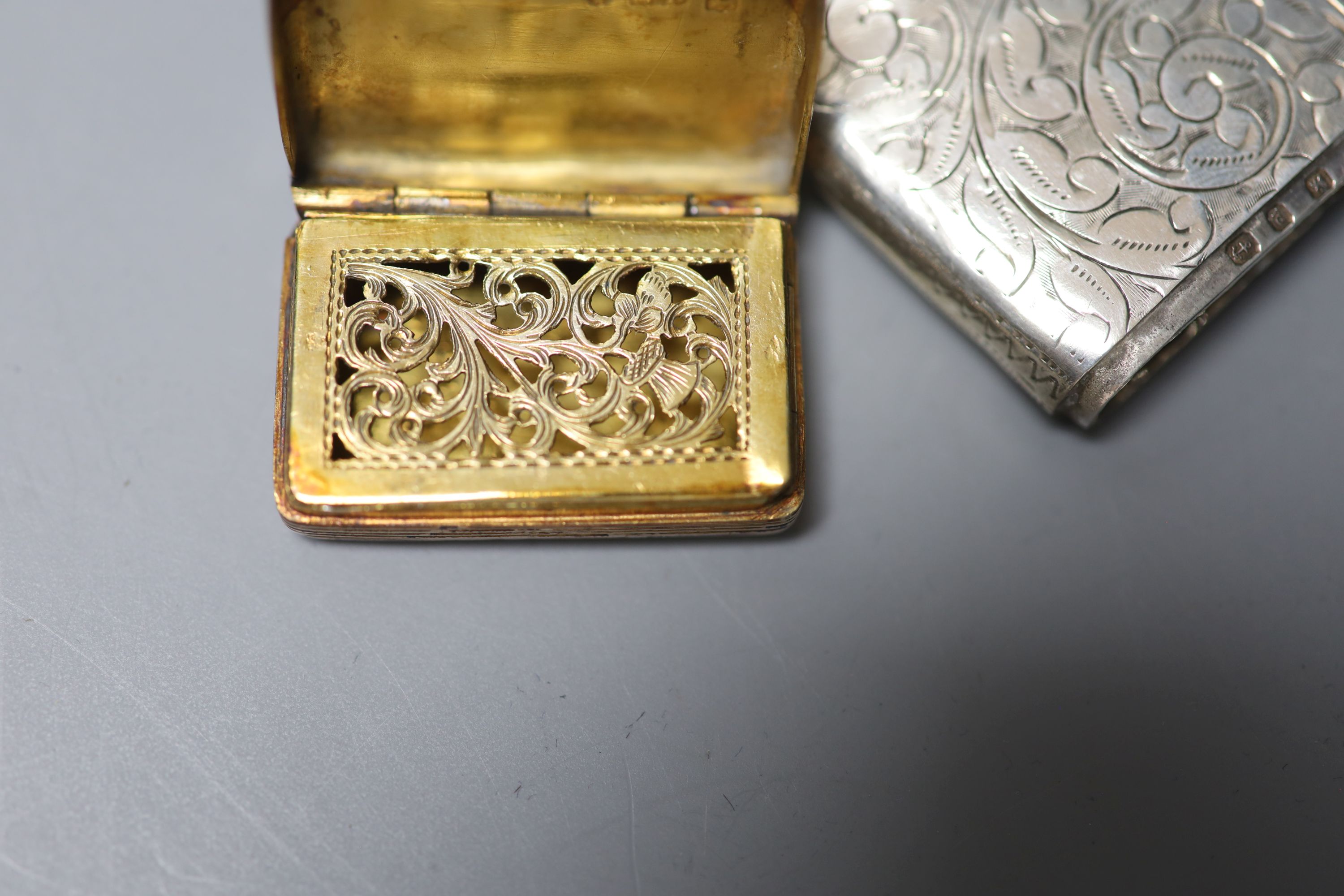 An early Victorian silver vinaigrette, Birmingham, 1838, 32mm and a silver vesta case.